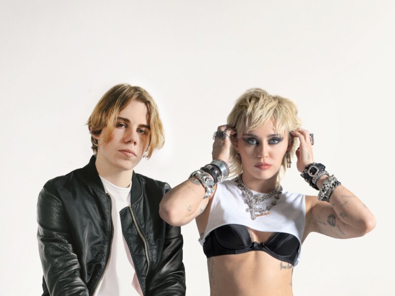 The Kid LAROI & Miley Cyrus – “Without You (Miley Cyrus Remix)“ (+ offizielles Video)