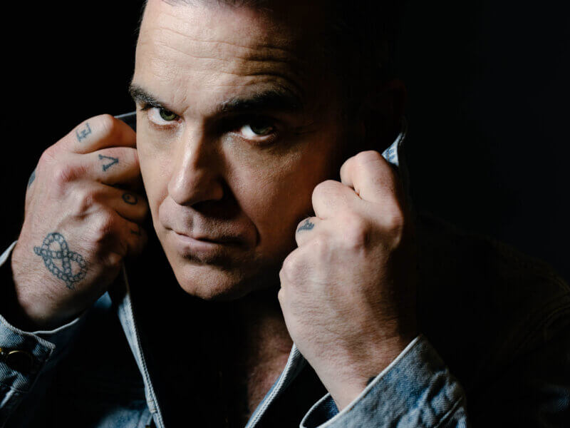 Robbie Williams – „Lost“ (Single + Performance Video)