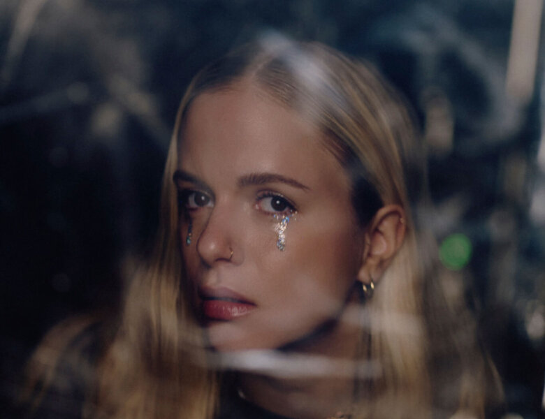 Julia Engelmann – „Traurige Augen“ (Single + offizielles Video)