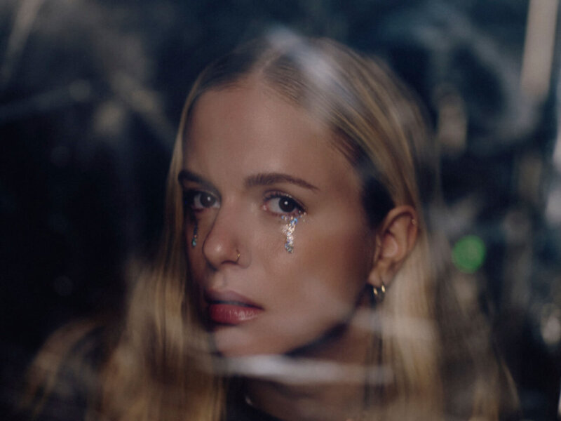Julia Engelmann – „Traurige Augen“ (Single + offizielles Video)