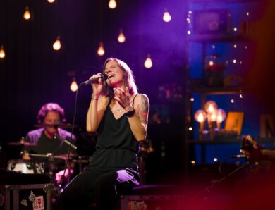 Christina Stürmer feat. Deine Freunde – „Keine  Märchen (MTV Unplugged)“ (Single + offizielles Video)