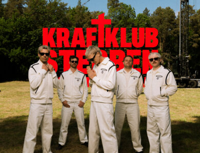 Kraftklub – Ankündigung des fünften Albums „Sterben in Karl-Marx-Stadt“ (VÖ: 28.11.2025)