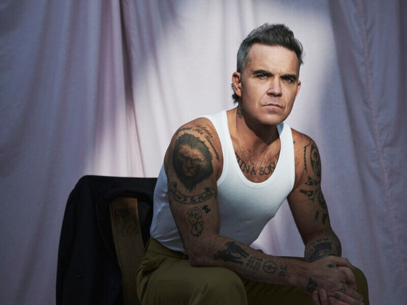 Robbie Williams . „Spies“ (Single + Audio Video)