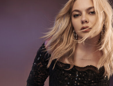 Louane – „Tiens Mon Best Of“ (Best Of-Compilation – VÖ: 09.05.2025)
