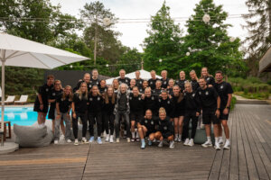 Wolfgang Petry x DFB Frauen-Nationalmannschaft - Pressebild (Foto Credits (©): Yuliia Perekopaiko /DFB)