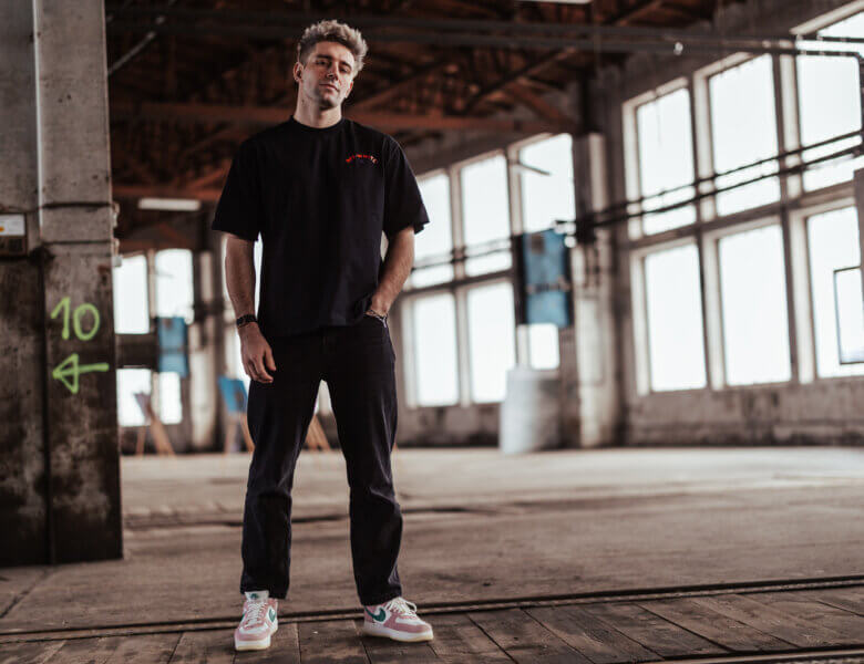 Alexander Eder – „Quer Durch Die Bank“ (Album – VÖ: 19.09.2025) // Single „Jetzt Gehts Mir Besser“ out now