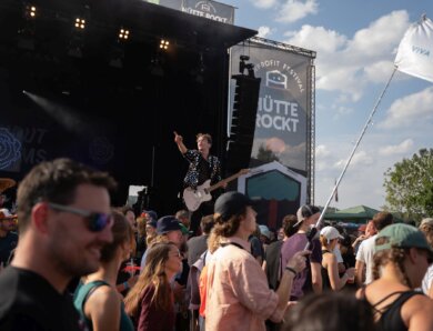 Über 7500 Menschen beim Hütte Rockt Festival 18 (2025) // Vorverkauf  für 2026 hat begonnen