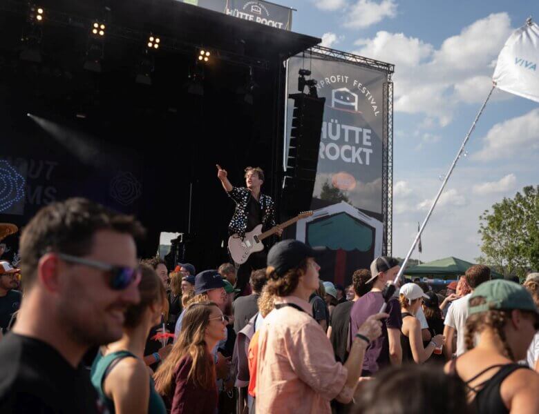 Über 7500 Menschen beim Hütte Rockt Festival 18 (2025) // Vorverkauf  für 2026 hat begonnen