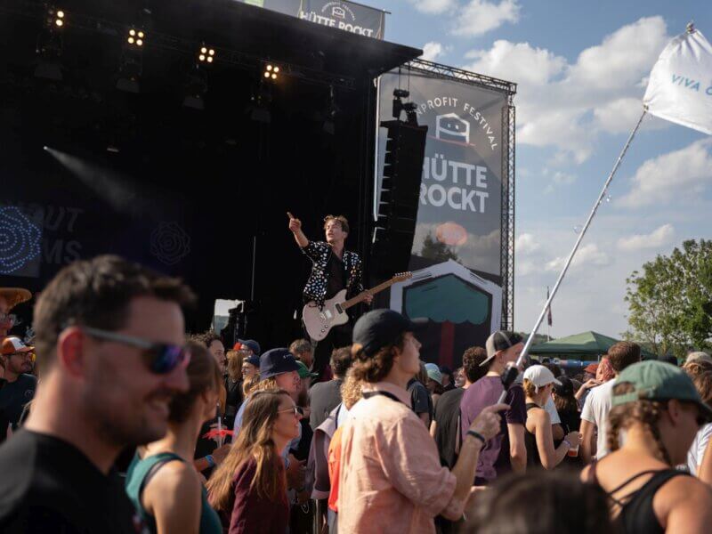 Über 7500 Menschen beim Hütte Rockt Festival 18 (2025) // Vorverkauf  für 2026 hat begonnen