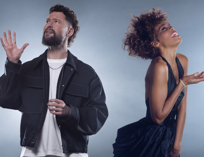 Calum Scott x Whitney Houston – „I Wanna Dance With Somebody (Who Loves Me)“ (Single + offizielles Video)