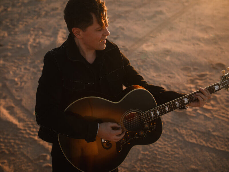 Michael Patrick Kelly – Album „Traces“ out now // u.a. gemeinsame Kollabo mit der Kelly Family