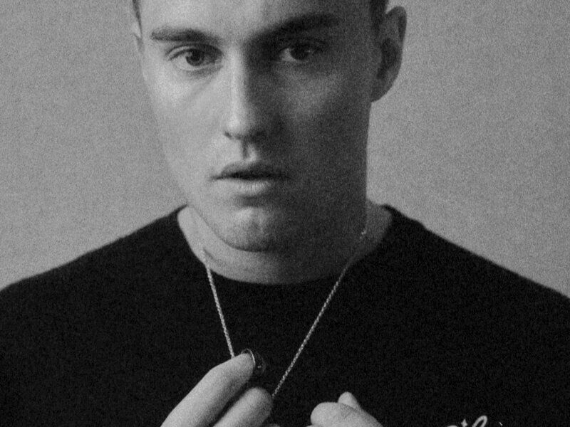 Sam Fender – „People Watching“ (Deluxe Version – VÖ: 05.12.2025) //  Single “Talk To You” (feat. Elton John) out now